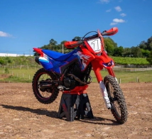 KIT PLASTICOS RALLY P/TORNADO 250 (SIMIL XR 300) C/ FARO, PORTANUMERO, PROTECCIONES Y CALCOMANIAS AM