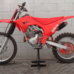 CABALLETE CENTRAL ELEVA MOTO 4 PIES C/ PEDAL GBS