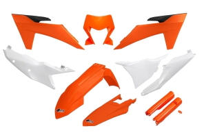 KIT PLASTICOS FULL EXC/F 24/25 CON FARO UFO OEM