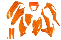 KIT PLASTICOS FULL EXC 17/19 CON FARO UFO NARANJA