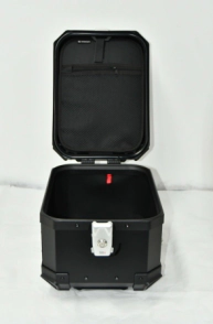 TOP CASE ALU 30L APERTURA LATERAL FULL BLACK COOCASE ALUMINIO 1,5mm + DIVISOR Y ELASTICOS