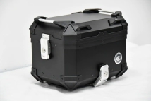TOP CASE ALU 30L APERTURA LATERAL FULL BLACK COOCASE ALUMINIO 1,5mm + DIVISOR Y ELASTICOS