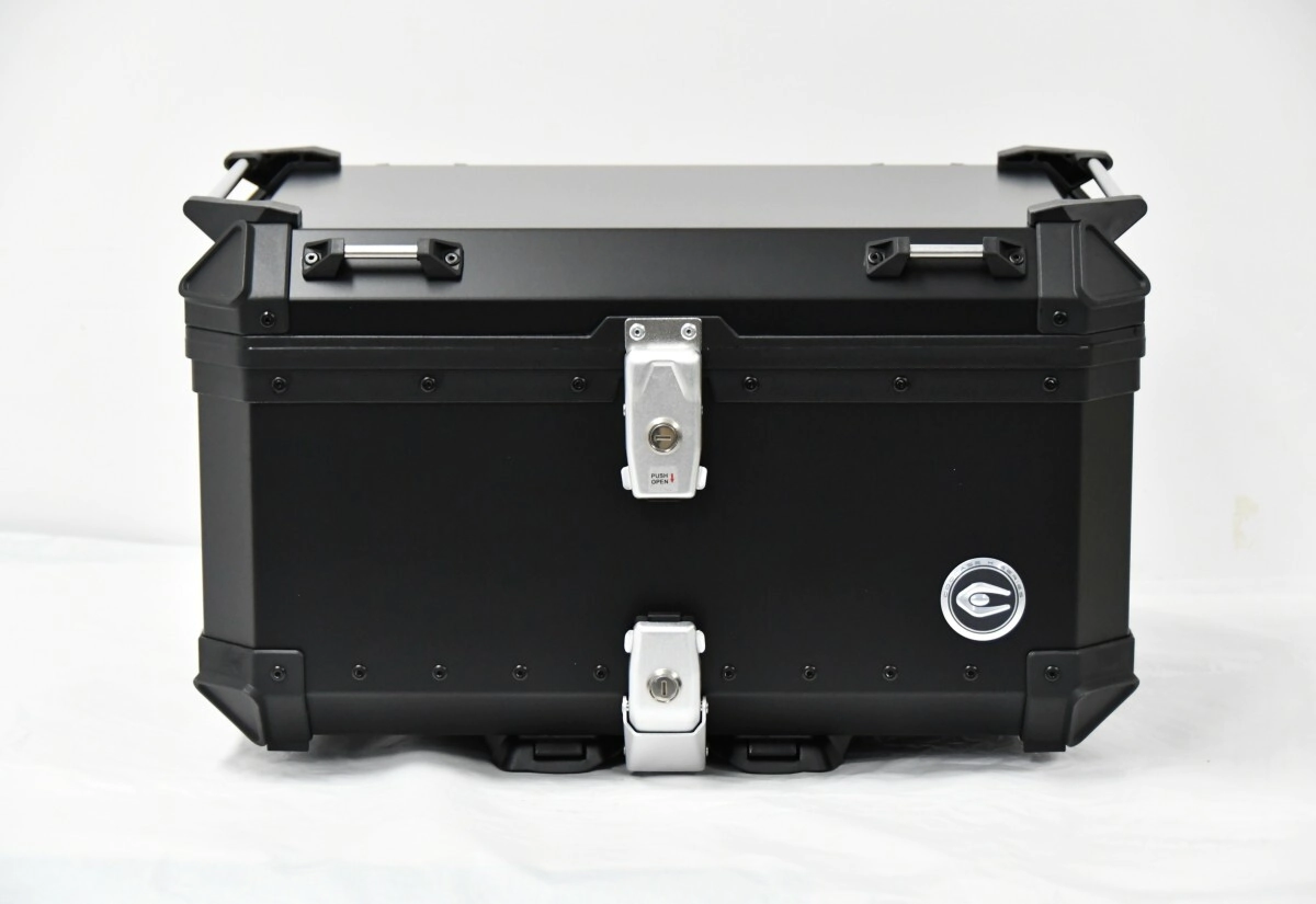 TOP CASE ALU 65L FULL BLACK COOCASE ALUMINIO 1,5mm + DIVISOR Y ELASTICOS