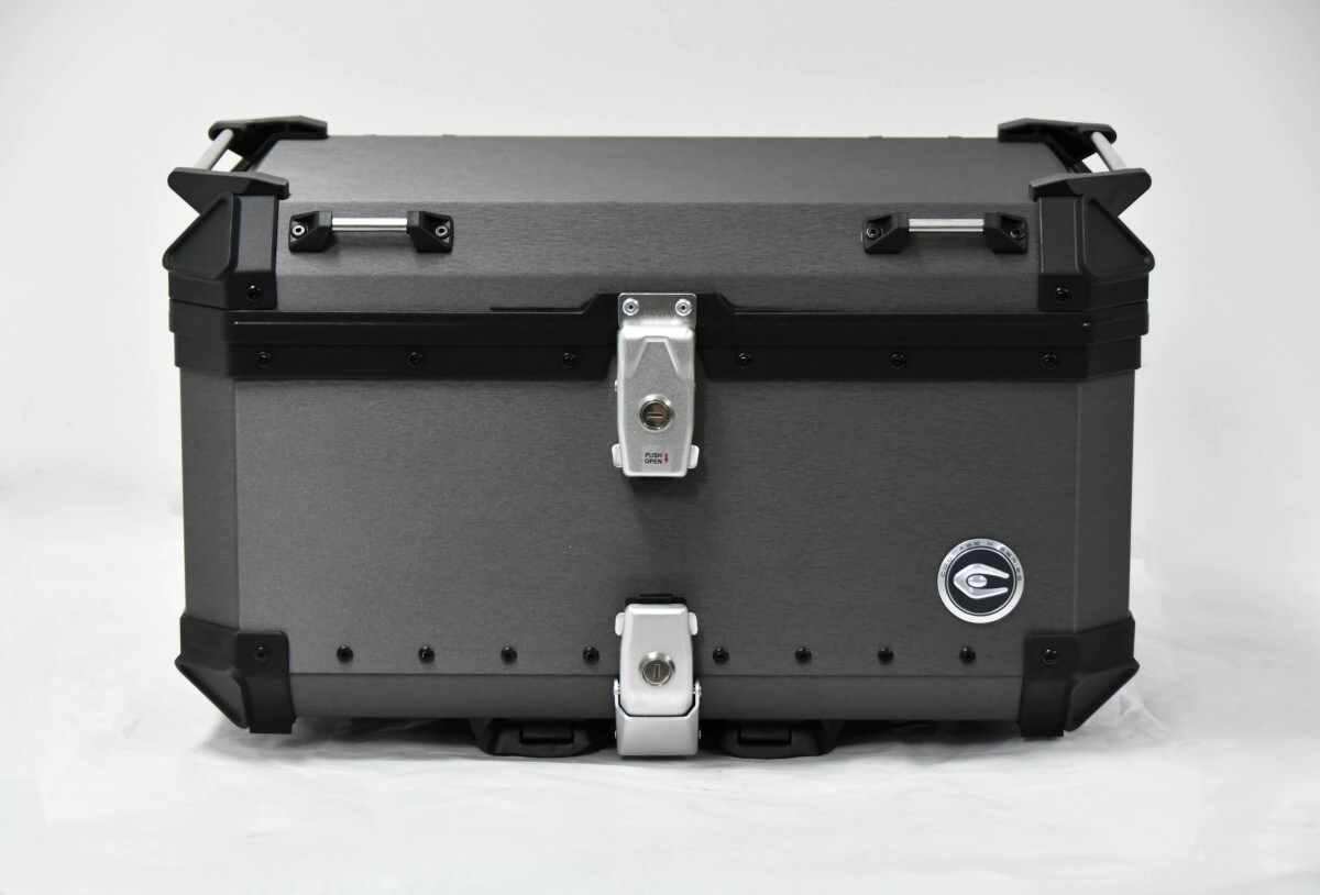 TOP CASE ALU 65L BRUSHED DARK GREY COOCASE ALUMINIO 1,5mm + DIVISOR Y ELASTICOS