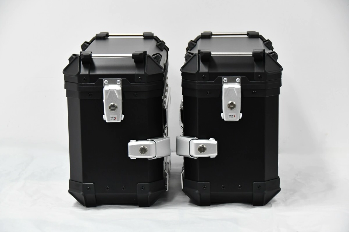 SIDE CASE 36L FULL BLACK COOCASE ALUMINIO 1,5mm + DIVISOR Y ELASTICOS