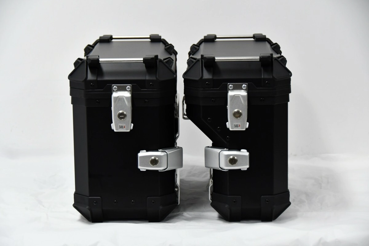 SIDE CASE 38L S-SHAPE DER FULL BLACK COOCASE ALUMINIO 1,5mm + DIVISOR Y ELASTICOS