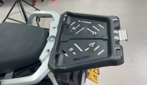 SOPORTE TOP CASE PARA BAULERA 45L ALUMINIO COOCASE